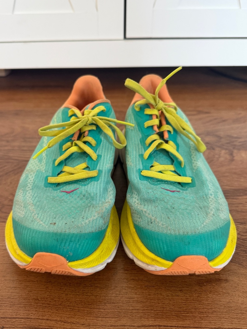 Clifton 9 - Hoka Women’s Running Shoe size 6